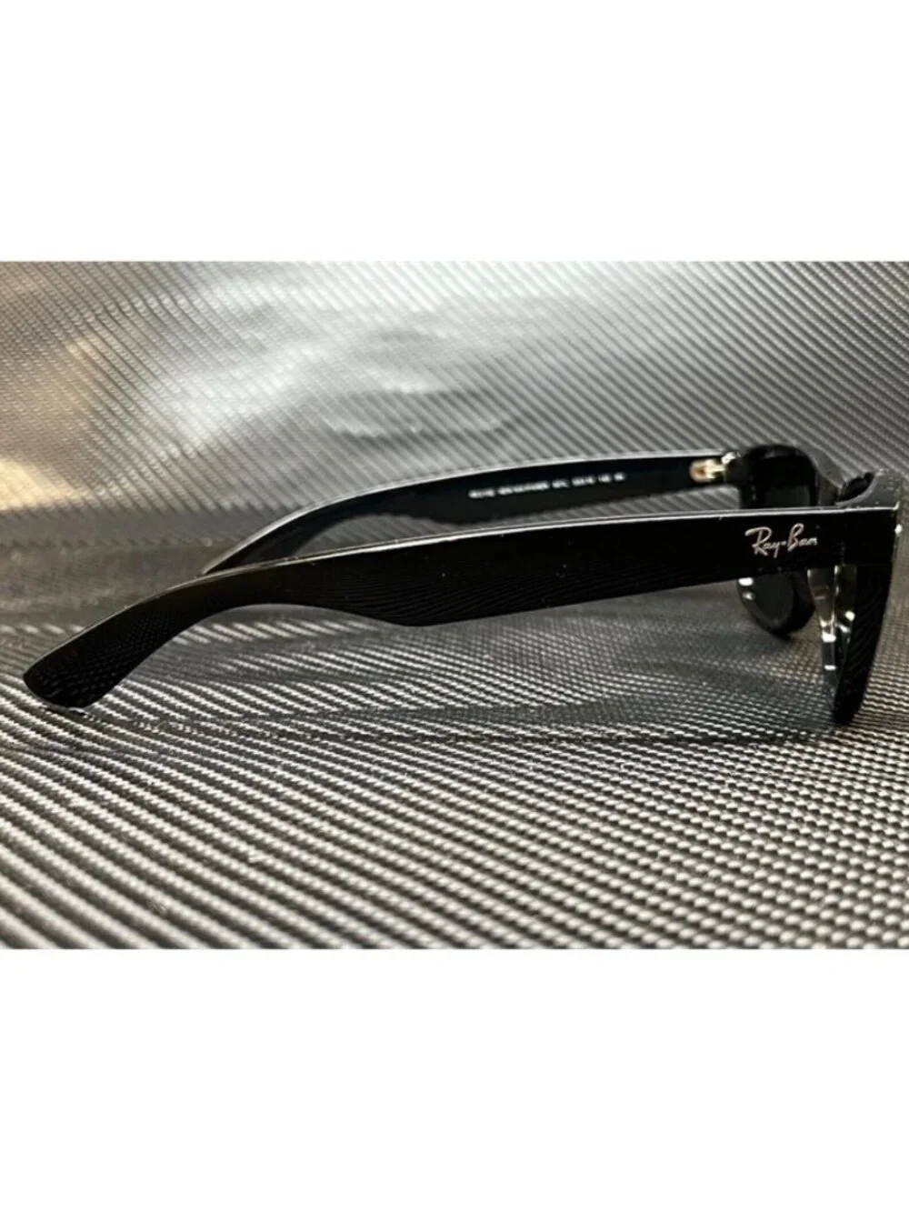 New Ray-Ban Men  Black Sunglasses  55- 18- 145